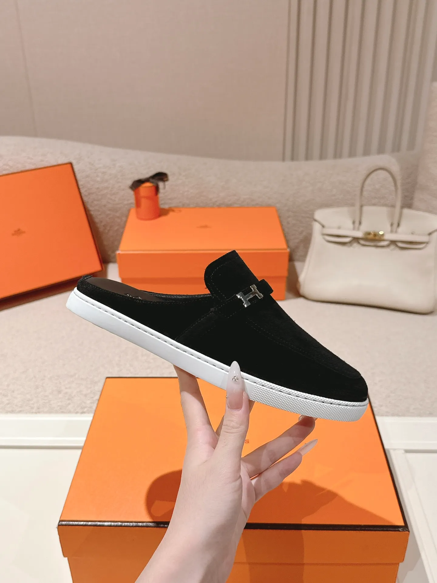 Men's men's shoes 💰560💰 Hermes 25ss new autumn and winter loafers, British retro design, classic and durable! Original reverse mold last, the ultimate 1:1 shape. Fabric: Cow suede/calfskin Lining: Imported sheepskin lining Outsole: Open-molded rubber sole Size: 35-45